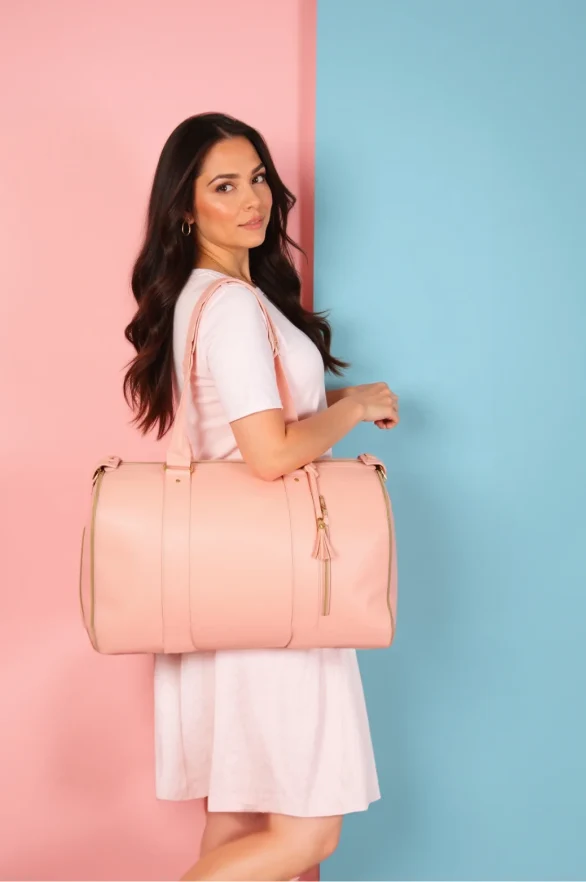 Luxze traveler with a rose travel bag
