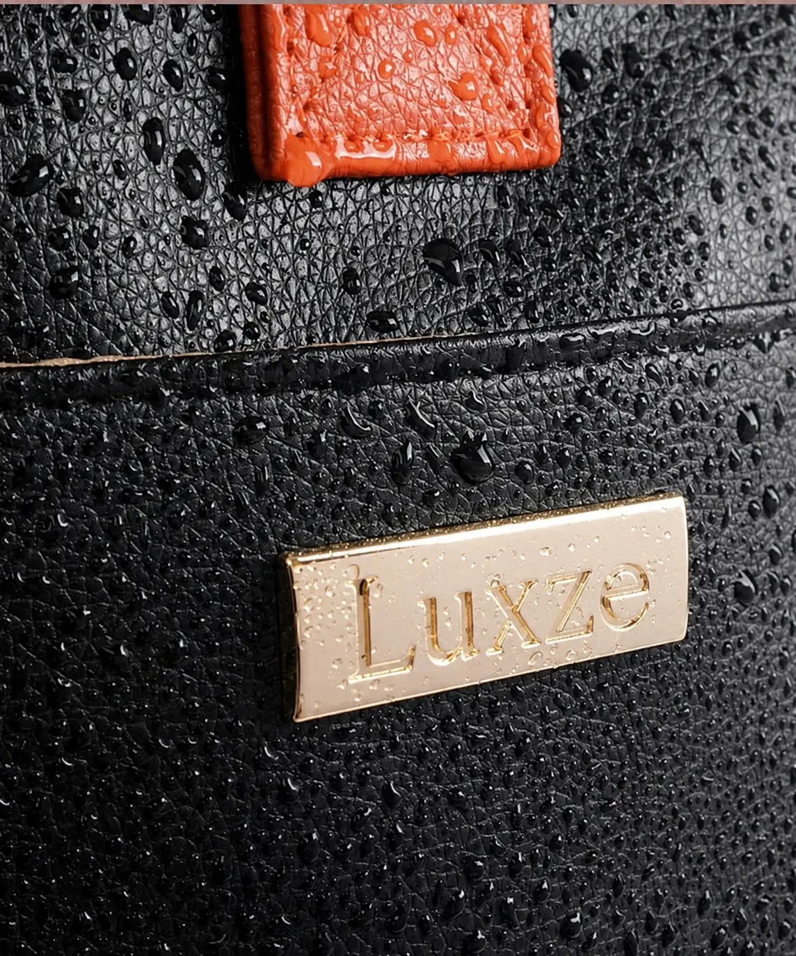 Water-resistant Luxze material detail